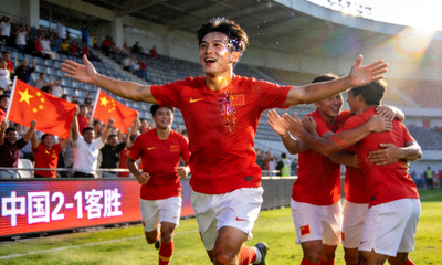 亚洲杯预选赛中国男足客场进球庆祝瞬间