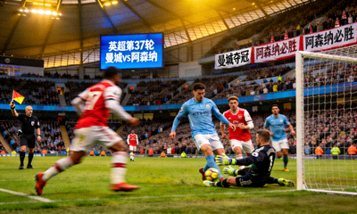 英超联赛曼城与阿森纳争冠关键时刻比赛场景